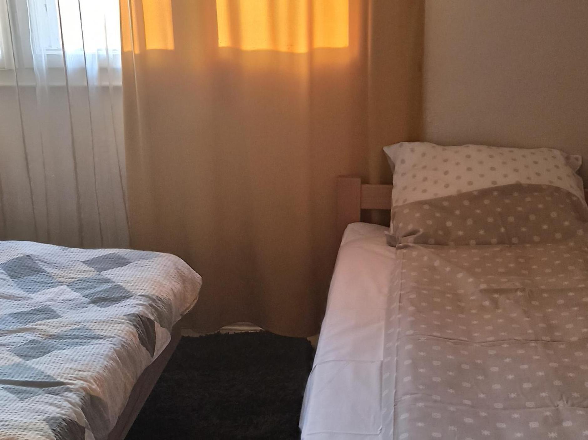 Despot s haus Appartement Kremna Kamer foto